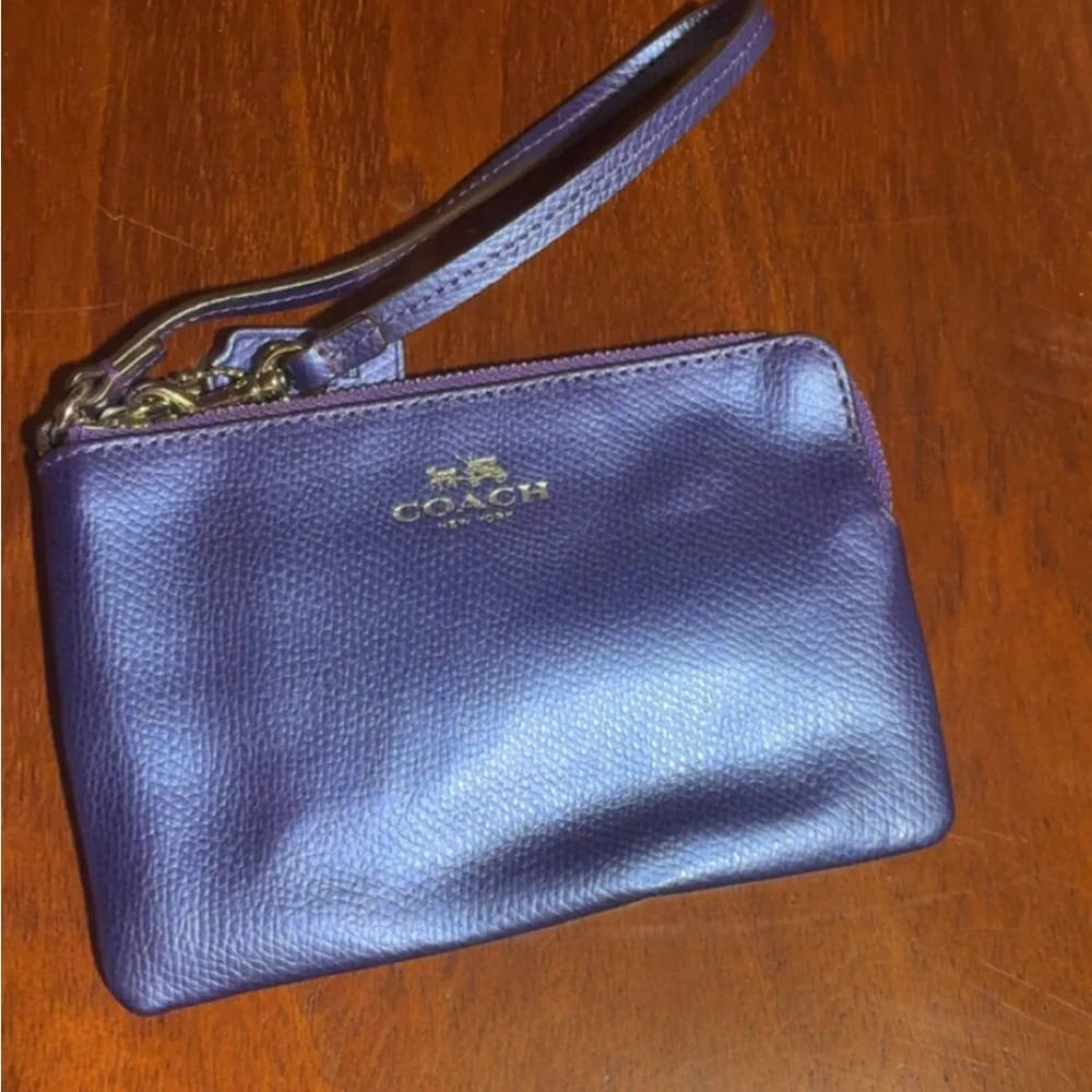 Coach wristlet - Picture 1 of 4